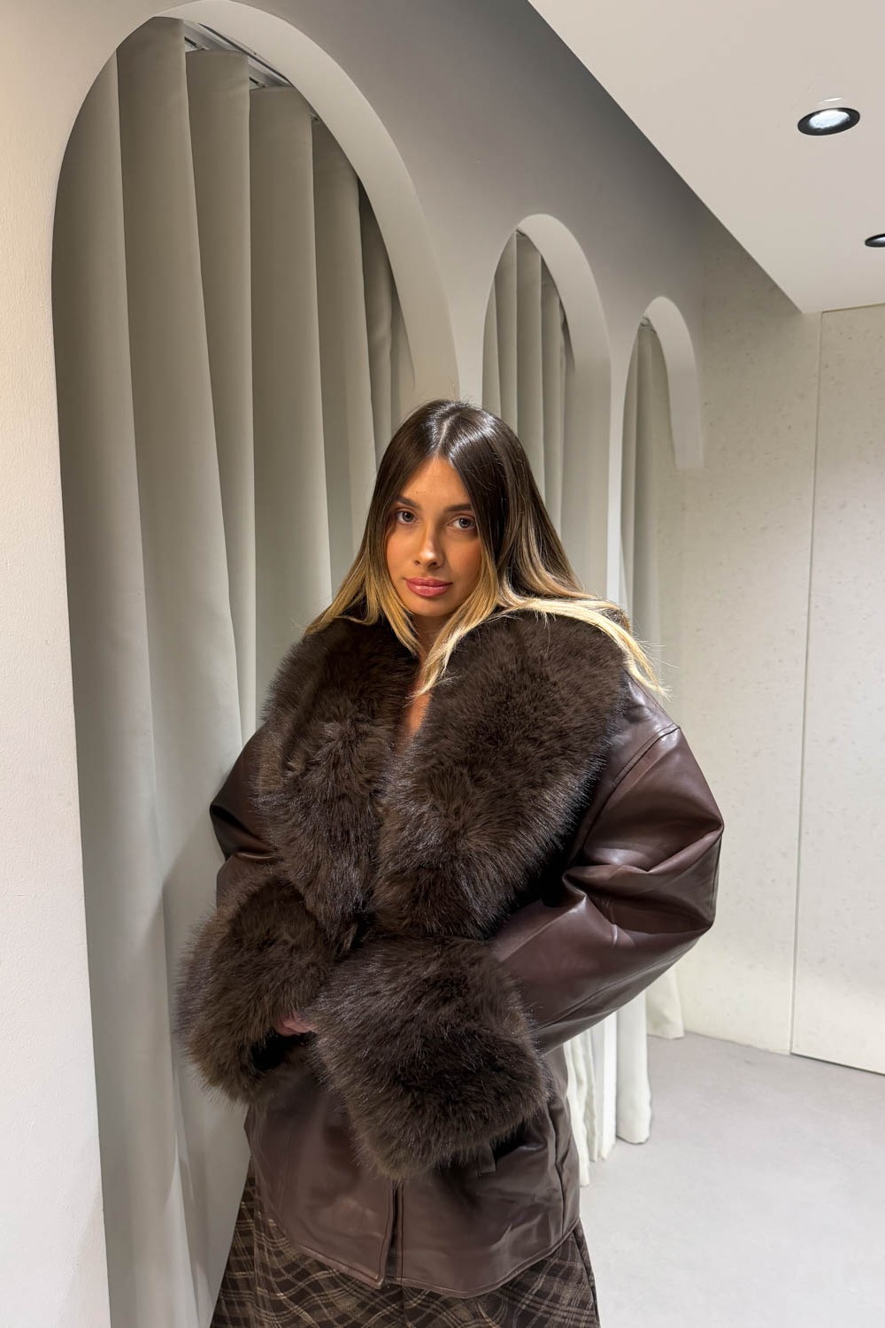 Μπουφάν Δερματίνη με Γούνα