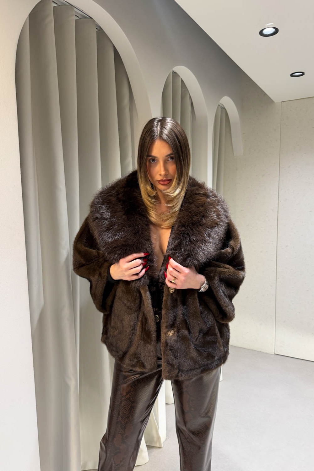 Γούνα Καφέ Κοντό Μανίκι