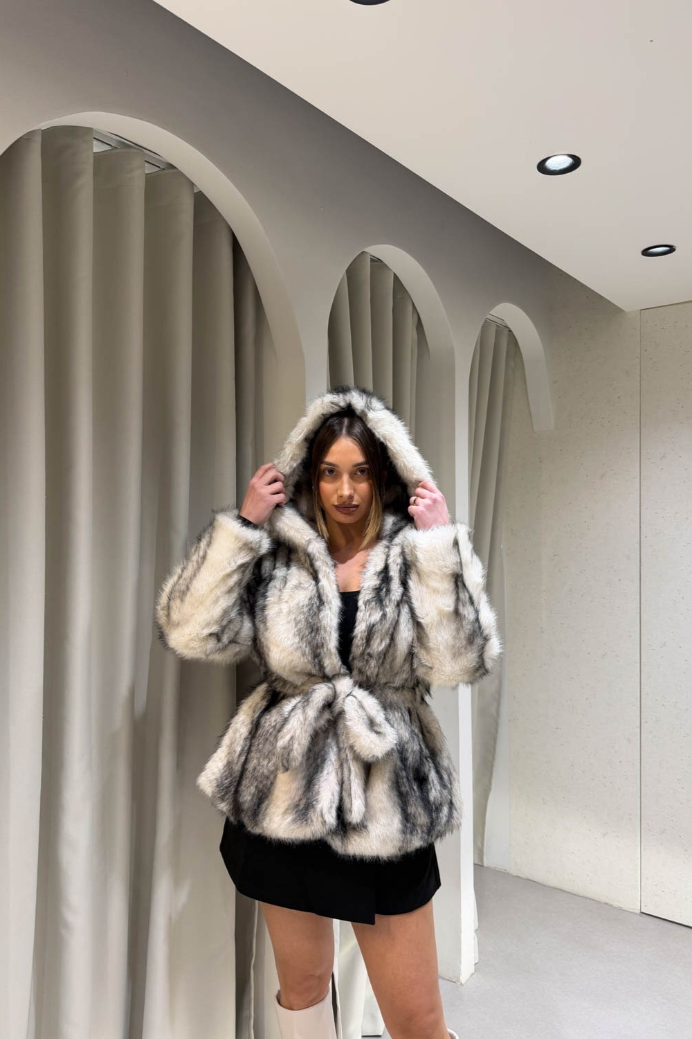 Γούνα με Κουκούλα White & Black