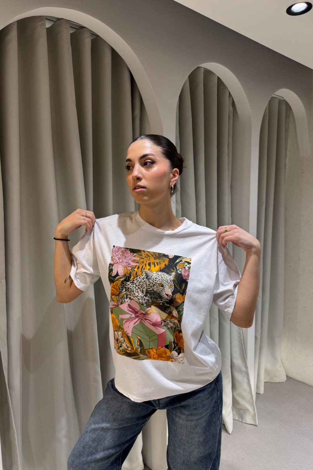 T-shirt Tiger and Flowers