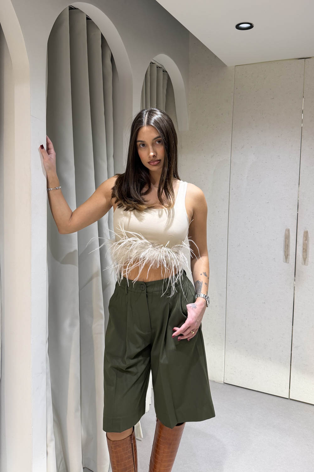 Μπλούζα Crop Top με Πούπουλα